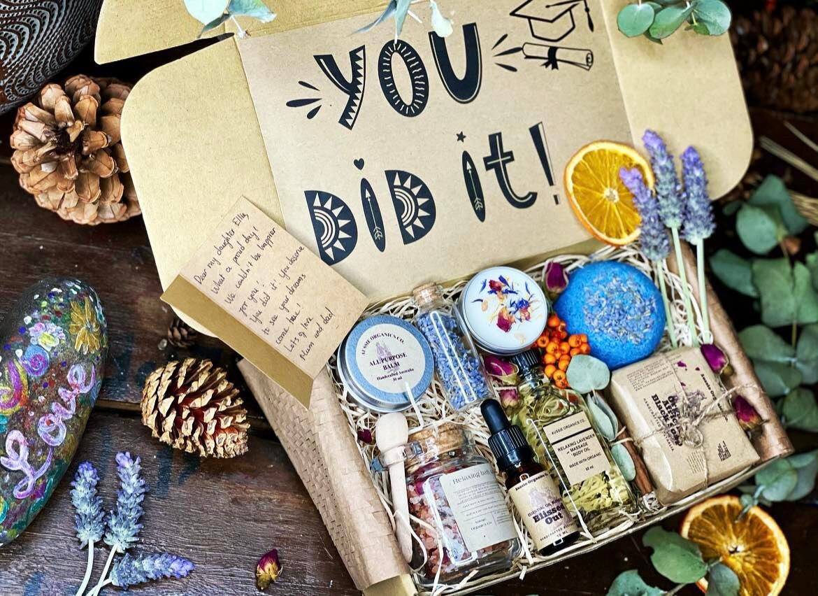 GRADUATION PAMPER GIFT BOX- BLISSFUL RETREAT