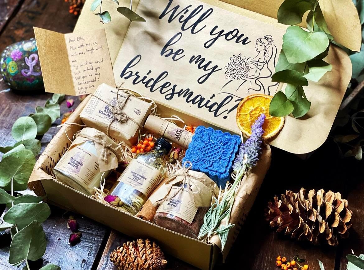 PERSONALISED BRIDESMAID SELF CARE GIFT BOX- NOURISH & GLOW