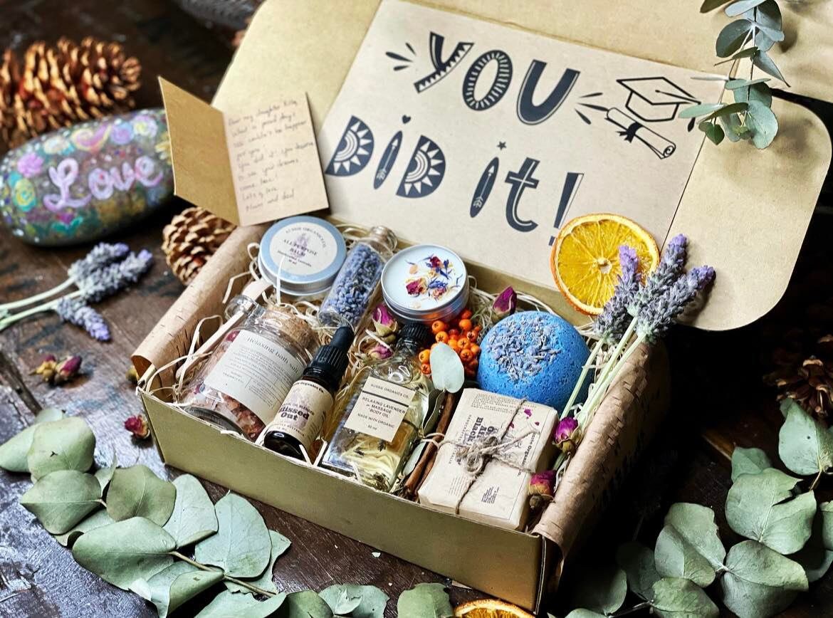 GRADUATION PAMPER GIFT BOX- BLISSFUL RETREAT