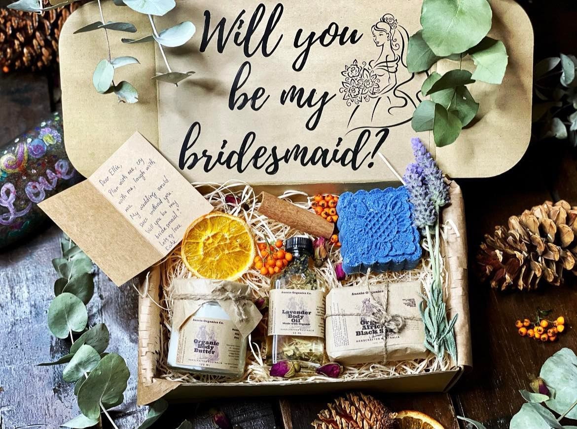 PERSONALISED BRIDESMAID SELF CARE GIFT BOX- NOURISH & GLOW