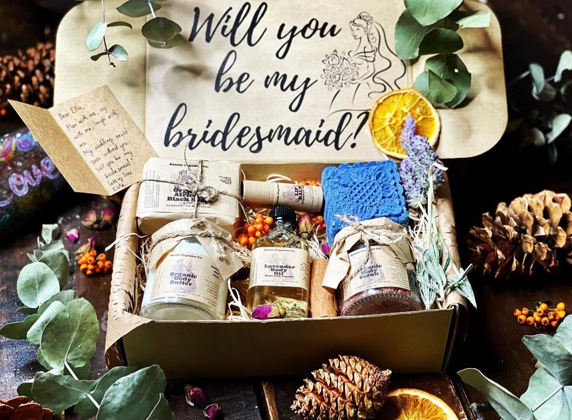 PERSONALISED BRIDESMAID SELF CARE GIFT BOX- NOURISH & GLOW