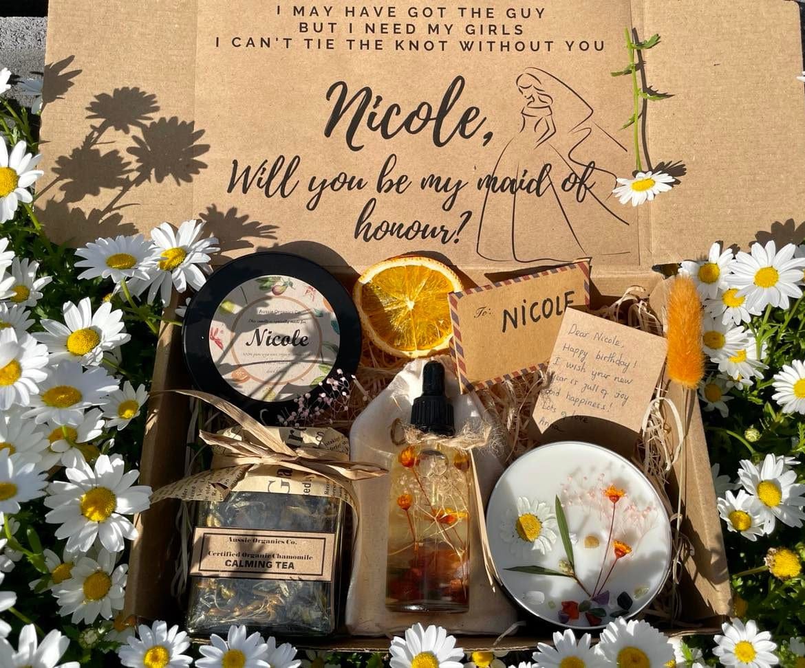PERSONALISED BRIDESMAID PROPOSAL SPA GIFT BOX- DAISY BOX