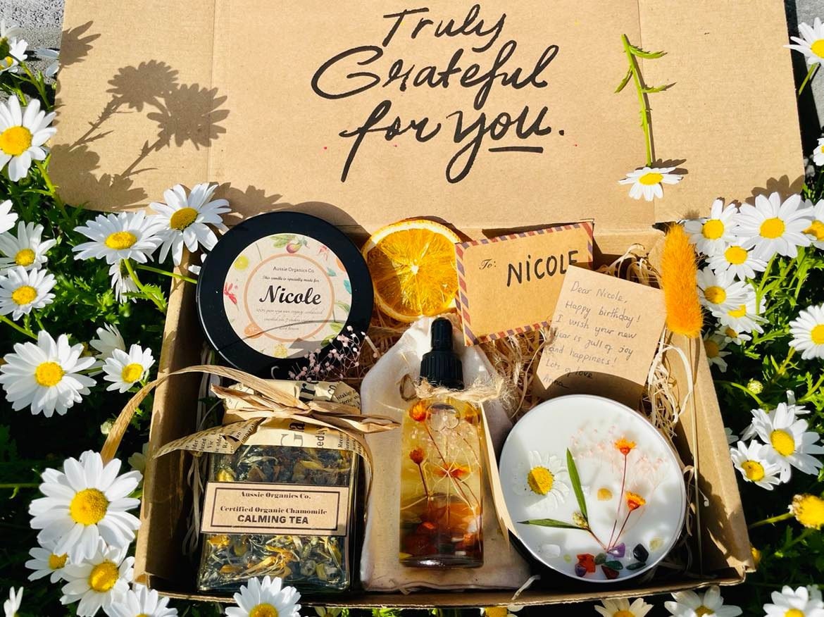 PERSONALISED THANK YOU GIFT BOX- DAISY GIFT BOX