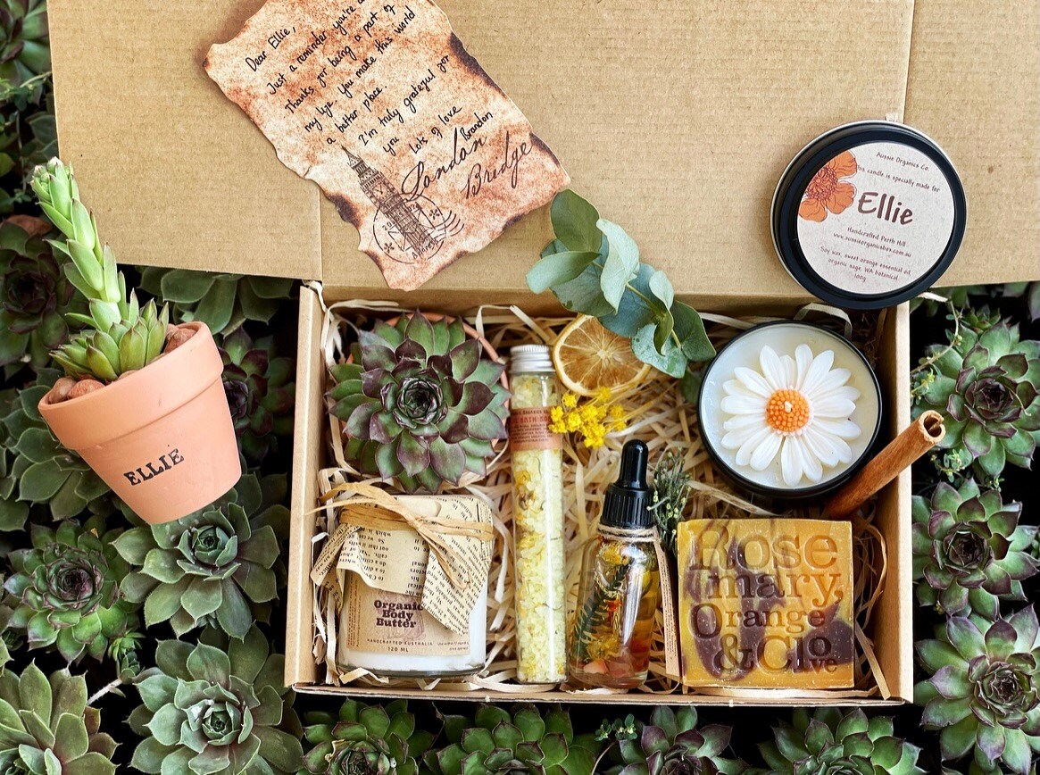 PERSONALISED SPA GIFT SET WITH LIVE SUCCULENT