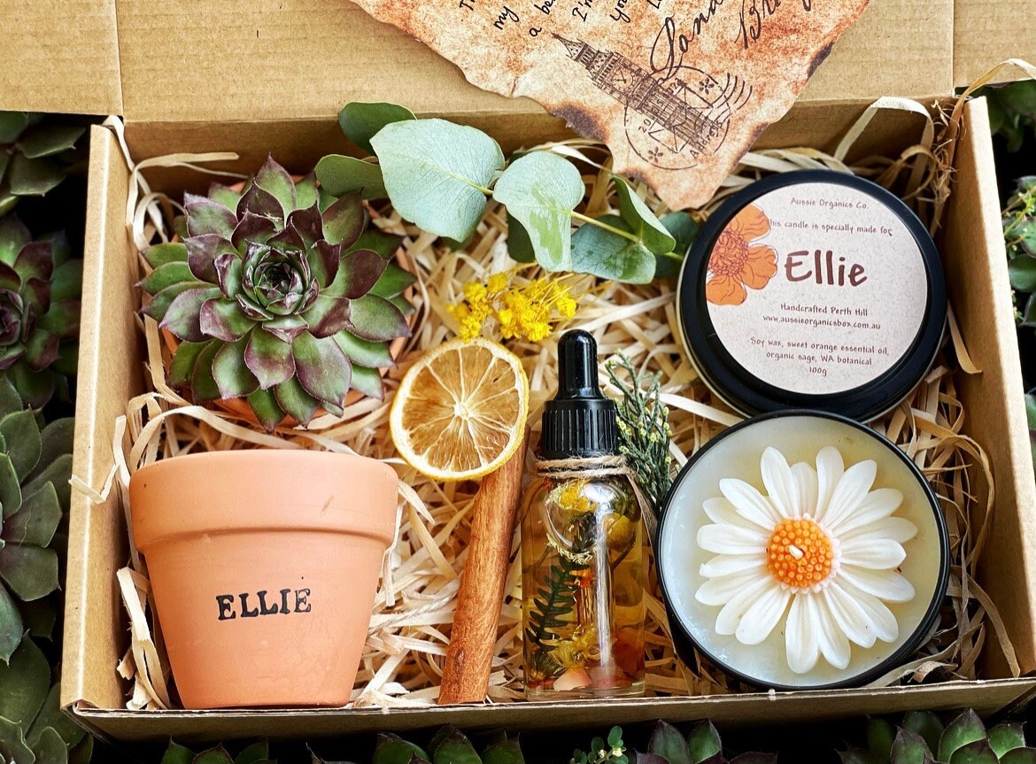 PERSONALISED SPA GIFT SET WITH LIVE SUCCULENT